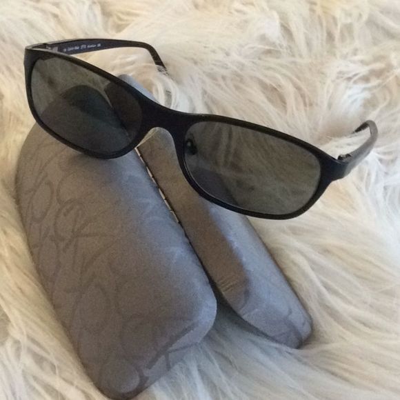Authentic 💞CALVIN KLEIN 💞very nice sunglasses 😎